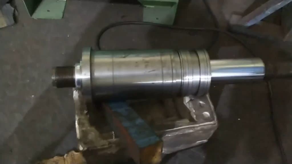 Triple acting Hydraulic Cylnder